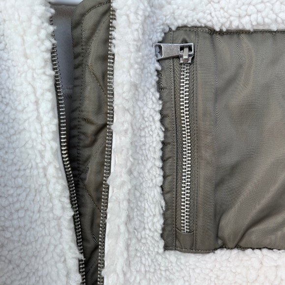 Abercrombie & Fitch Women's Full Zip Sherpa Bomber Jacket - Picture 2 of 4
